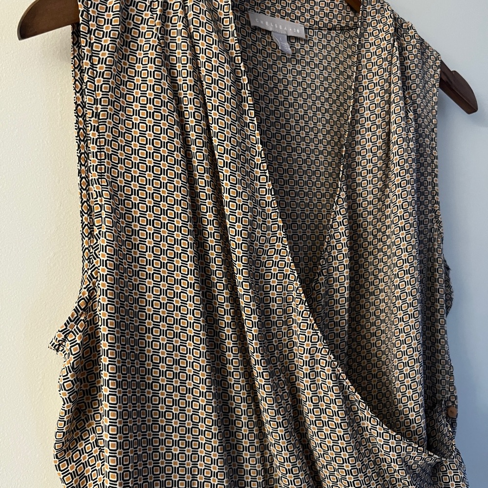 Elegant Brown Sleeveless Top - Picture 3 of 6